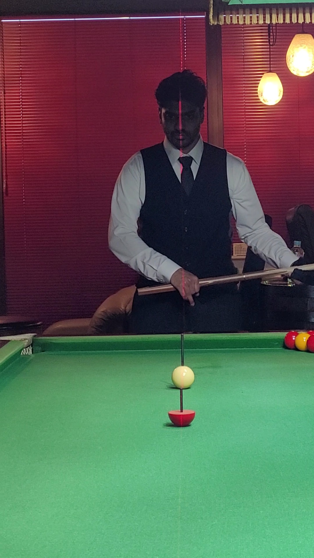 Snooker alignment training with a laser